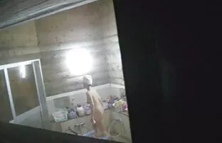 XXX フェラチオ作品の後にキーボードから精液を舐める巻き毛の赤い髪 レイプ 中出し 無理矢理