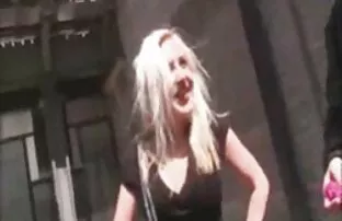 XXX -カウボーイブーツのジンジャーは、戦闘小隊の上に立っています 無料 無理やり エロ 動画