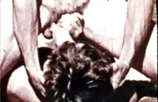 XXX クレイジー三行と二つの女の子噴出 無理やり えっち 動画