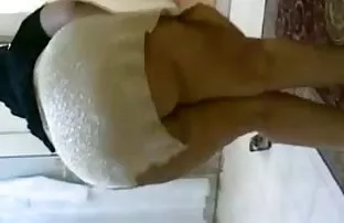 XXX 美しさは、第三の穴の蛇口を埋める エロ ビデオ 無理矢理