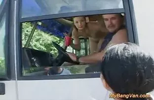 XXX 精液滴る女の子 おっぱい むりやり