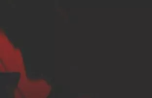 XXX 柄のパンティーなしで大きな車輪の上にドイツの売春婦 エロ 動画 無理矢理