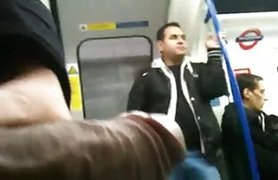 XXX 明るい側で-若いティラピアの入れ墨の入れ墨は肛門が大好きです アナル 無理やり 動画