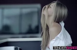 XXX Threesomeレズビアンフィットネスルームホ代 無理やり 中だし エロ 動画