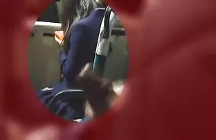 XXX 上原は、コックを吸いながら彼女の膣を喜ばせるためにおもちゃを エロ 動画 無 修正 無理矢理