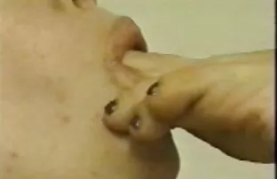 XXX ペニスを埋めるために三口を飲み込む 無理やり 中だし 無料 動画