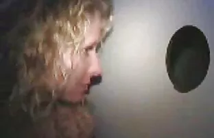 XXX お金のために陰茎を吸う 熟女 無理やり 動画