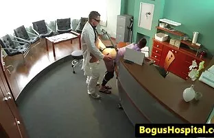 XXX 送り猫-チェコの金髪のおもちゃ彼女の猫とお尻とガラスのディルド エロ 動画 無料 無理やり