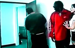 XXX リリー愛の護衛 エッチ 動画 無料 無理矢理