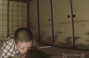 XXX おじいちゃんは、彼女がdoggystyleをファックしながらお尻を模索 無料 エロ 動画 無理やり